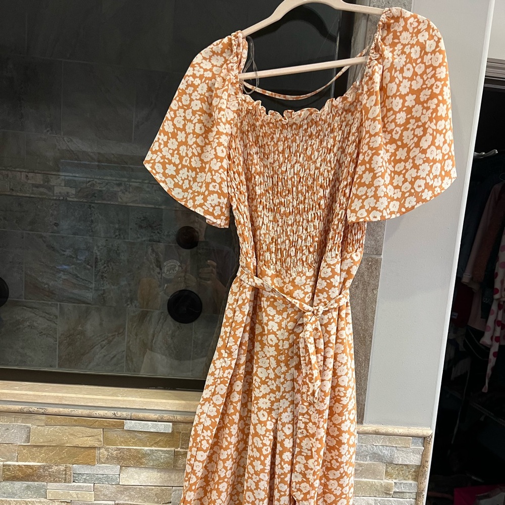 Jumpsuit perfect for summer. Lovely floral print. Medium. True to size.